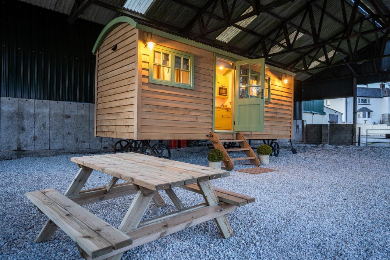Finest Retreats - The Shepherd'S Hut At Northcombe Farm Beaworthy Kültér fotó